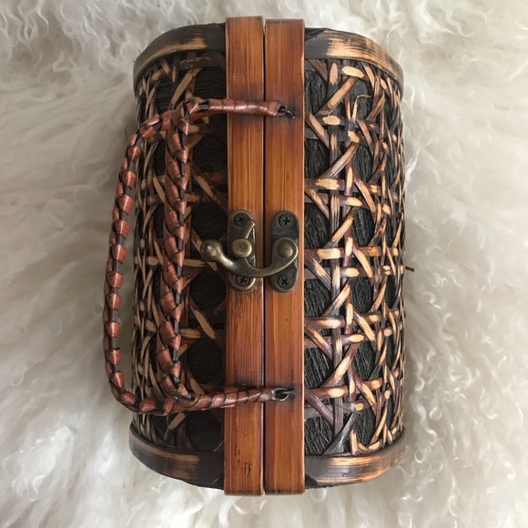 Dainty Wooden Weave Purse - Picture 4 of 8